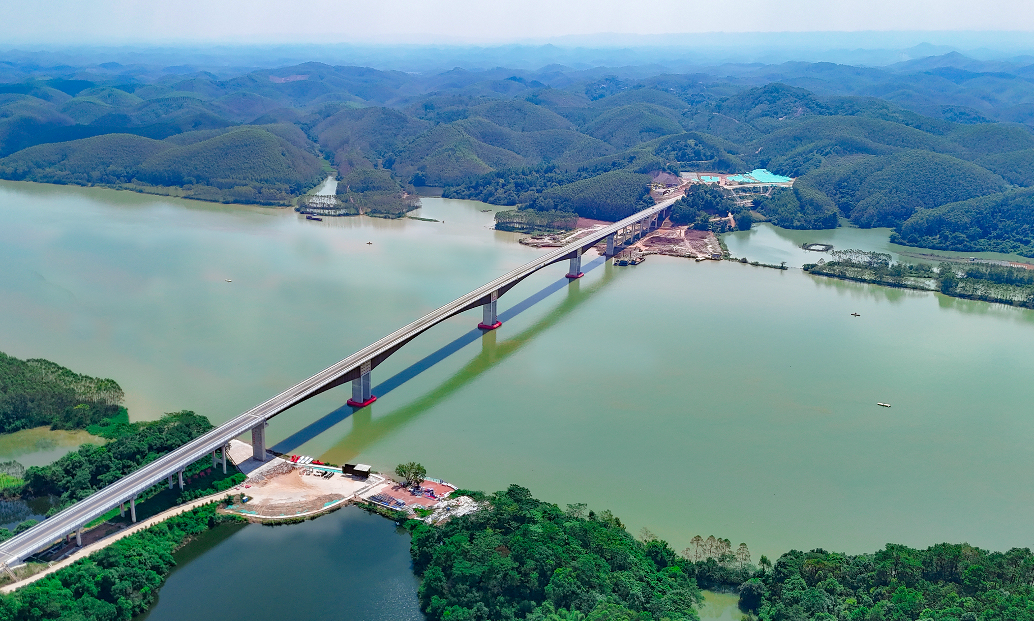 “世界最大跨徑1800型波形鋼腹板連續剛構橋”飛龍大橋.png